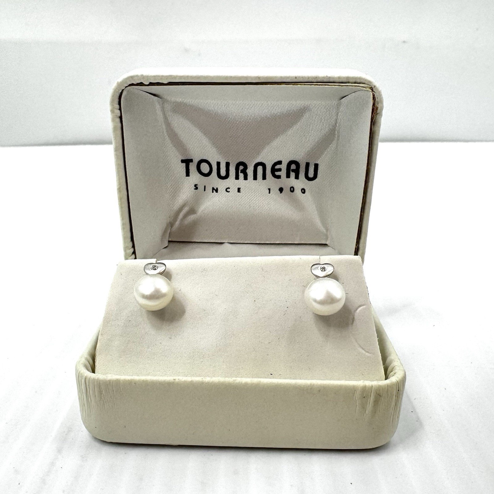 Tourneau 14k Rg White Gold Pearl Heart Stud Earrings In Box